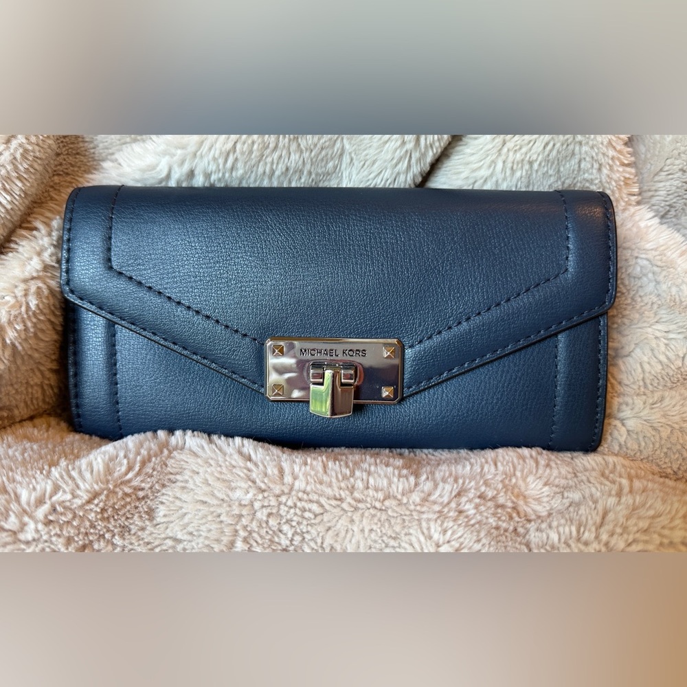 MICHAEL KORS KINSLEY CARRYALL JET SET WALLET